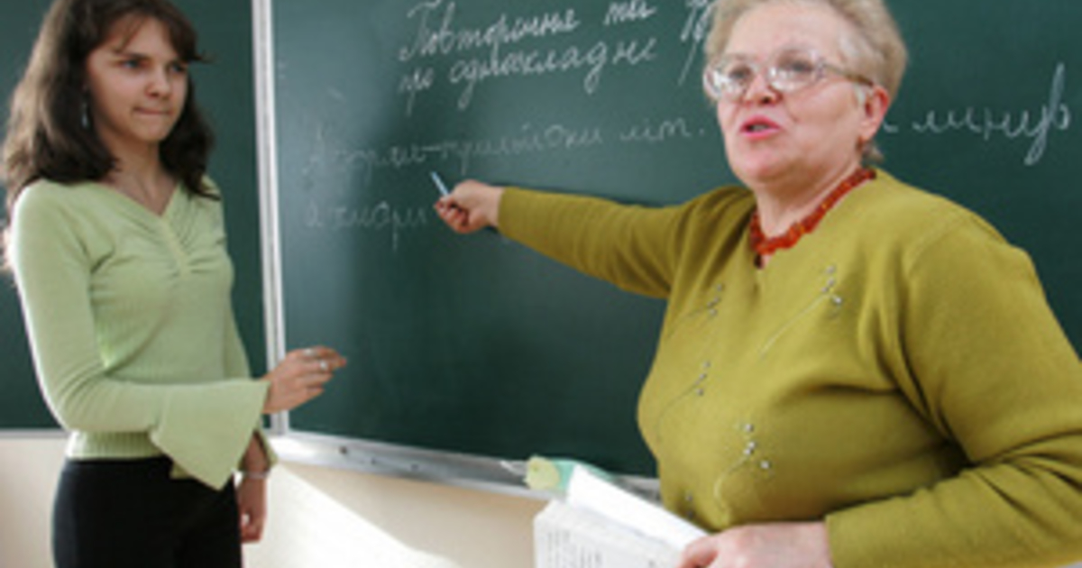 Русская студентка Наташа трахается с учителем в преклонном возрасте за зачет