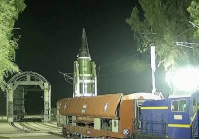 Индия испытала баллистическую ракету с подвижной железнодорожной пусковой установки (видео)