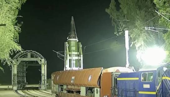 Индия испытала баллистическую ракету с подвижной железнодорожной пусковой установки (видео)