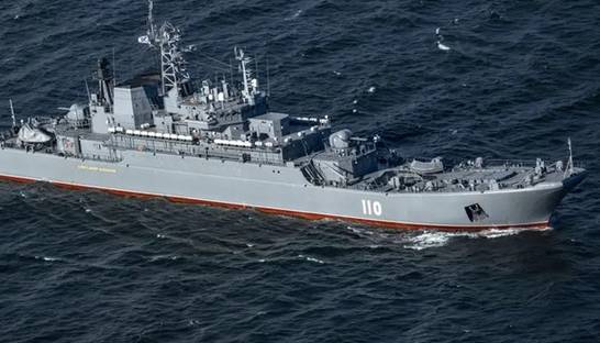 Возле Дании обнаружили корабль ВМФ России во время налета дронов - СМИ