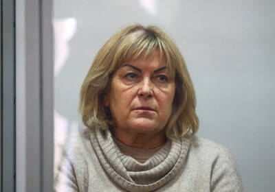 Экс-главе Хмельницкой МСЭК Крупе сняли браслет и вернули паспорт