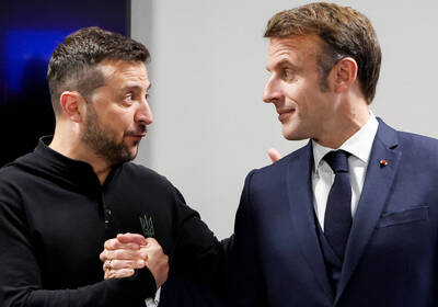 Зеленский прибыл в Париж для встречи с Макроном