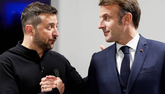 Зеленский прибыл в Париж для встречи с Макроном