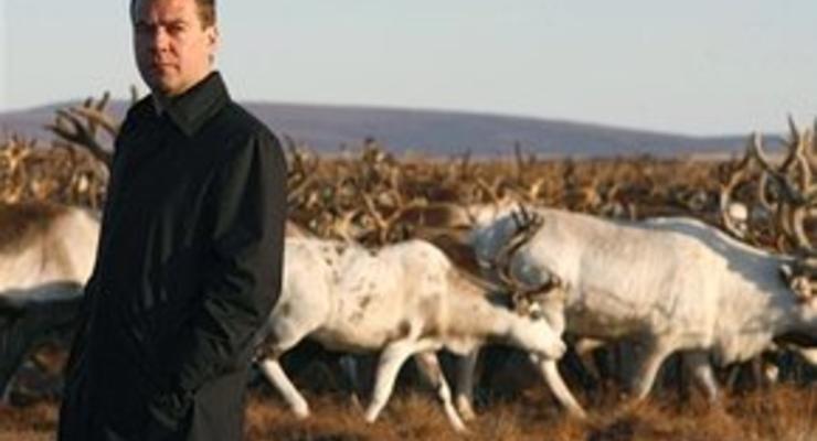 Медведеву подарили северного оленя