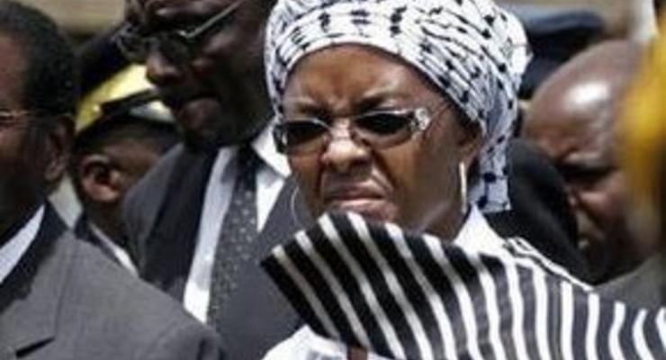 Первая леди Зимбабве избила и поцарапала бриллиантами лицо фотографу