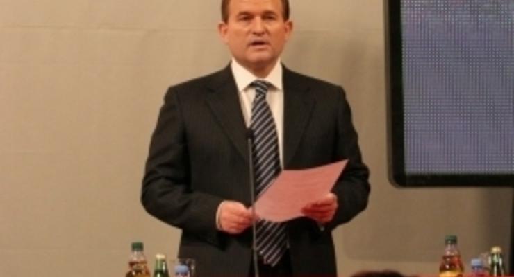 Медведчук подал в суд на регионалов