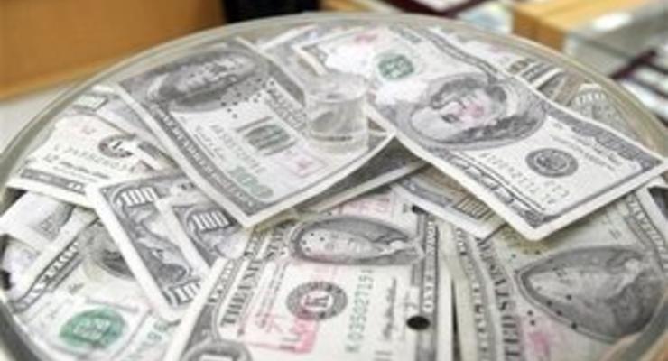 Доллар продолжает падать на межбанке