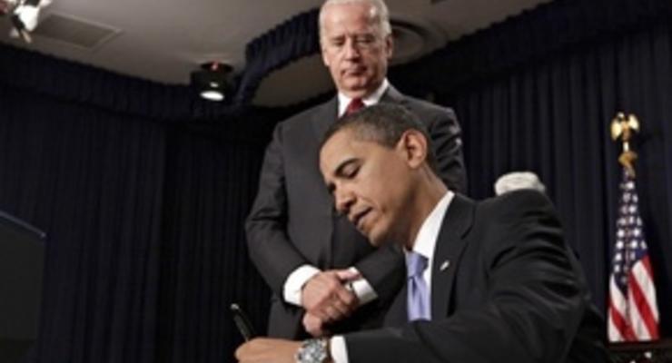 Обама заморозил зарплаты в Белом доме
