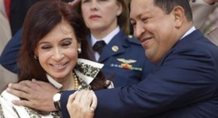 Чавес спел президенту Аргентины песню и рассказал анекдот о своем мозге