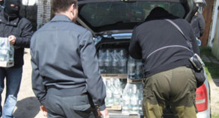 В Донецкой области налоговики изъяли из крупного подпольного цеха алкоголь на 1 млн грн