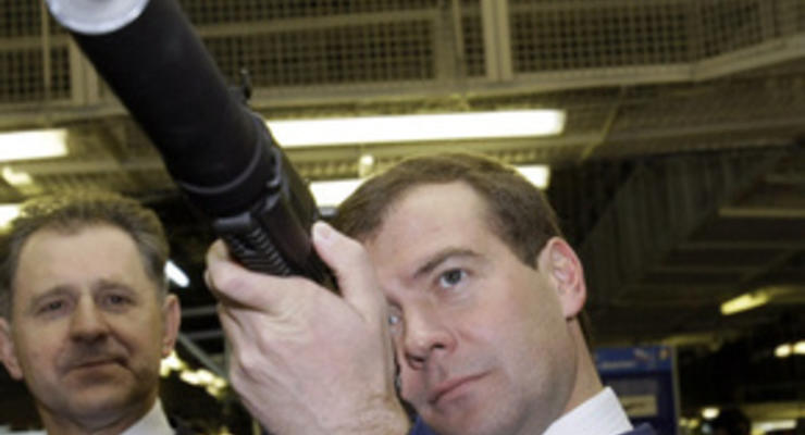 Медведев призвал спецслужбы усилить борьбу с терроризмом и сепаратизмом