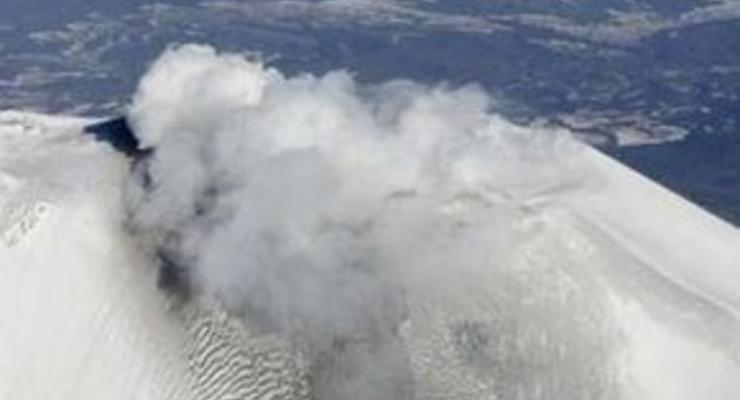 В Японии началось извержение вулкана Асама: Токио засыпало пеплом