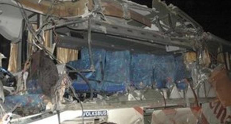 В Колумбии упал в пропасть автобус: 20 человек погибли