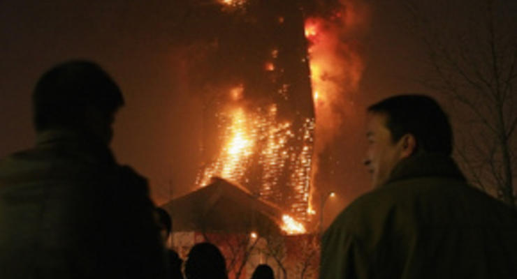 В Китае горит недостроенное здание центрального телевидения