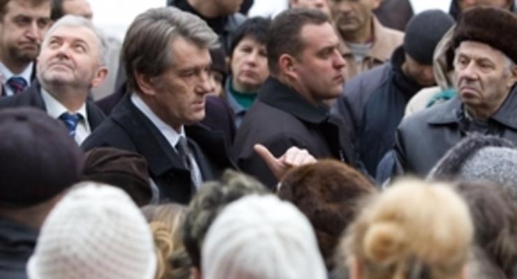 Экс-врач Ющенко: Люди не хотят знать правду о болезни Президента