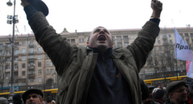 В Киеве проходит многотысячный митинг в поддержку Черновецкого