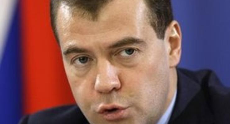 Медведев: Россия готова помочь Украине деньгами