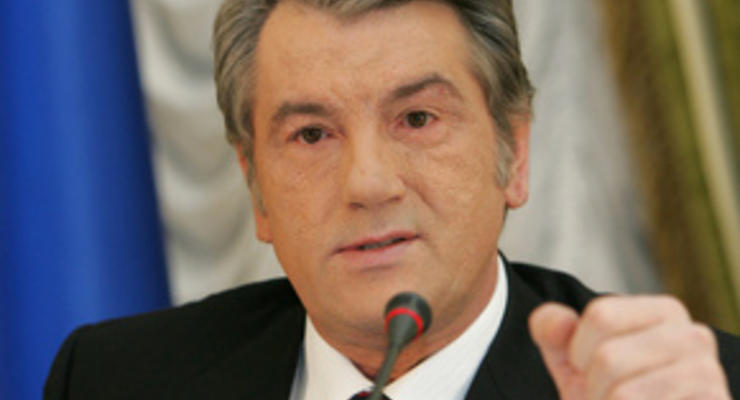 Ющенко назвал ситуацию в Киеве "театром абсурда"