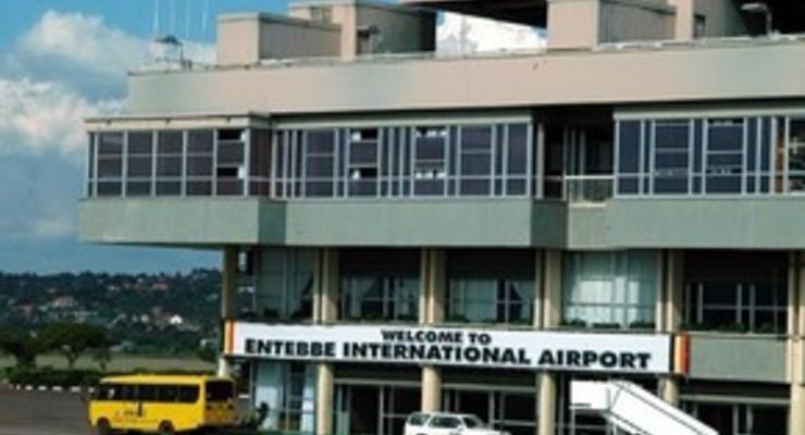 В районе центрального аэропорта Уганды разбился транспортный самолет