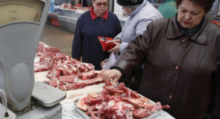 Опрос: Украинцы стали покупать меньше кондитерских изделий, алкоголя и мяса