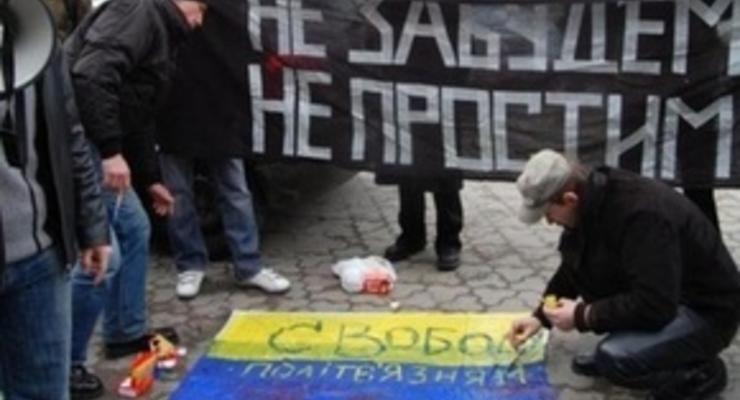 Братство и национал-большевики Киева провели акцию против политических репрессий в России