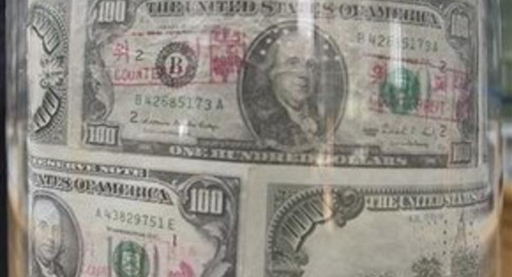 Доллар на межбанке продолжает падение
