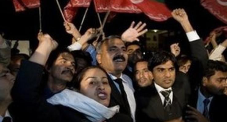 Оппозиция победила: верховного судью Пакистана восстановят в должности