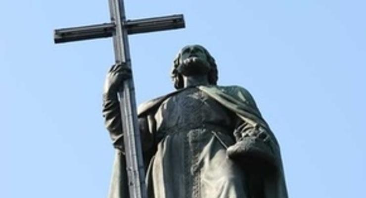 На склоне возле памятника Святому Владимиру в Киеве просел грунт