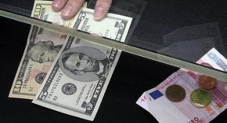 Торги на межбанке открылись в диапазоне 8,21-8,33 гривны за доллар