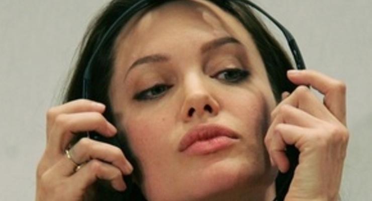 Анджелина Джоли ведет переговоры о съемках в Джеймсе Бонде