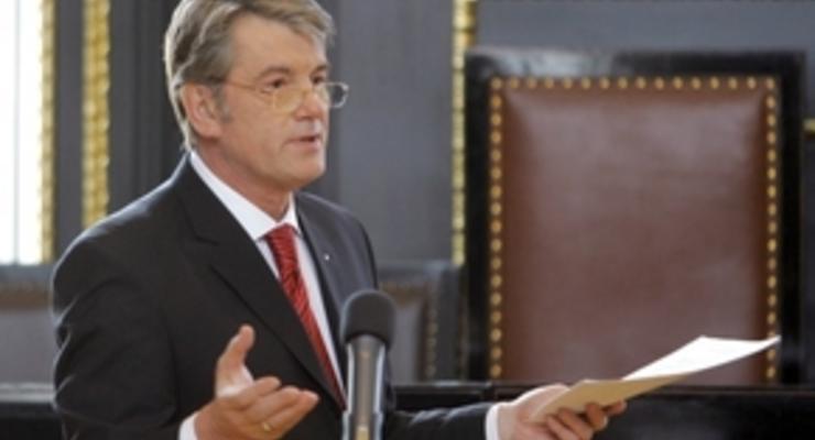 Ющенко: Поднимающийся с колен украинский язык нуждается в господдержке