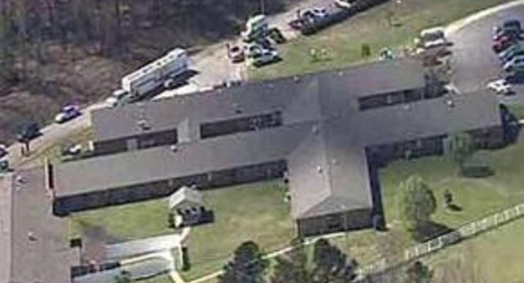 В американском санатории неизвестный расстрелял шесть человек