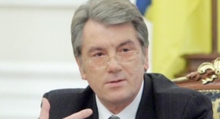Ющенко совещается с Тимошенко, Литвином и Стельмахом в телефонном режиме