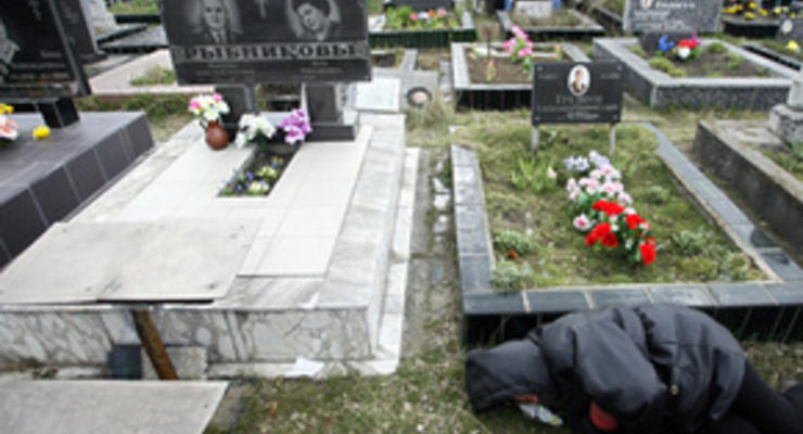 На кладбищах Киева в поминальные дни будут дежурить наряды милиции