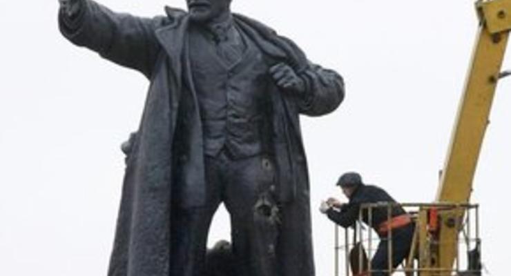Взорванный в Петербурге памятник Ленину временно демонтируют