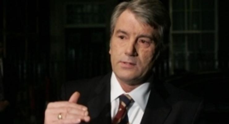 Ющенко оспорил в КС дату выборов, но готов договориться