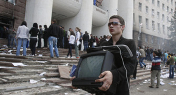 Мародеры разграбили здание парламента Молдовы