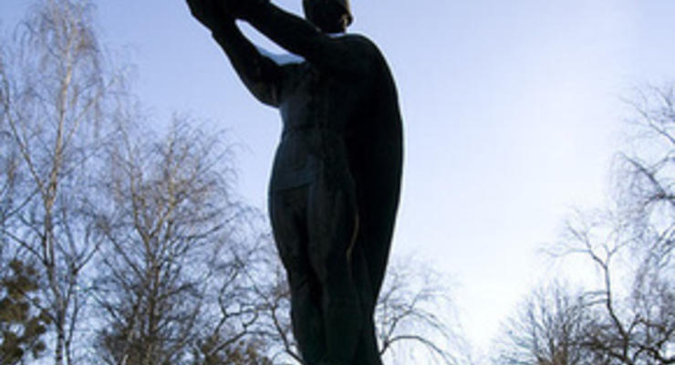 Львовский облсовет требует демонтировать памятник советскому воину в Стрые