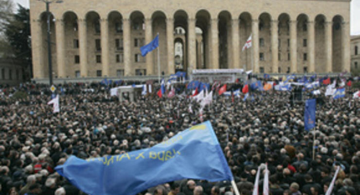 Оппозиция дала Саакашвили сутки на принятие решения об отставке