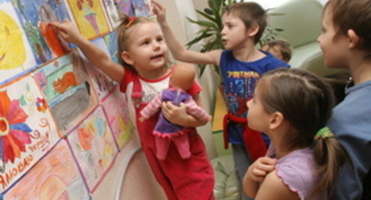 Корреспондент: Иностранцам стало сложнее усыновлять украинских детей