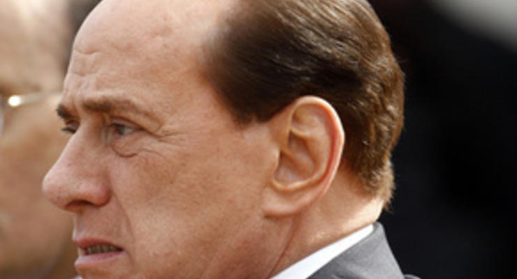 Берлускони заплакал во время похорон жертв землетрясения
