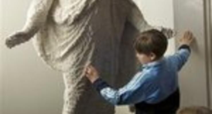 Прихожане шведской церкви собрали статую Христа из Лего