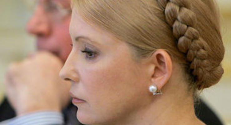 Азаров предлагает Тимошенко завтра уйти в отставку