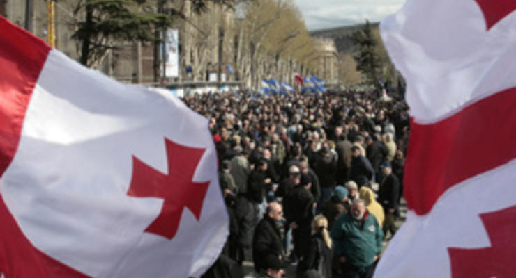 Грузинская оппозиция подключает регионы и будет митинговать до конца апреля