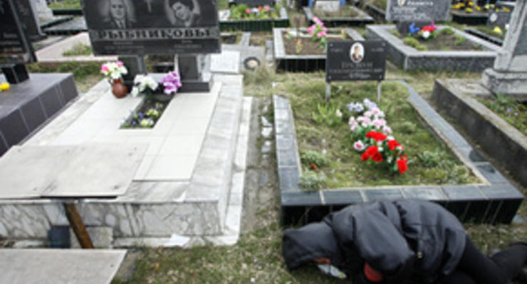 На кладбища Киева в поминальные дни будет ездить дополнительный транспорт