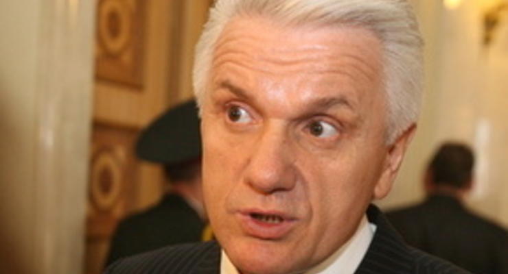 Литвин заявил, что непринятие антикризисной программы не грозит Кабмину отставкой