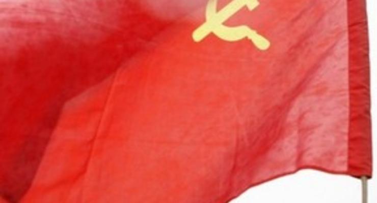 Запорожская Свобода требует запретить вывешивать в городе флаги СССР