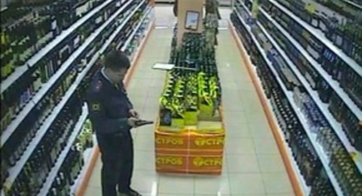 Милиционера, устроившего стрельбу в московском супермаркете, взяли под стражу