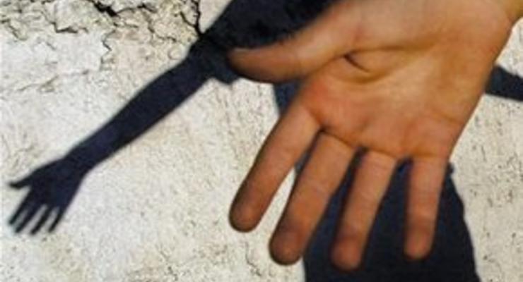 Житель Сербии, требующий выплатить зарплату, отрубил и съел свой палец