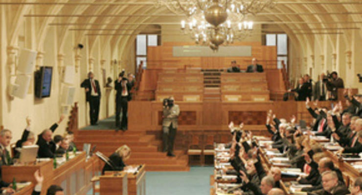Сенат Чехии одобрил Лиссабонский договор, призванный заменить Евроконституцию